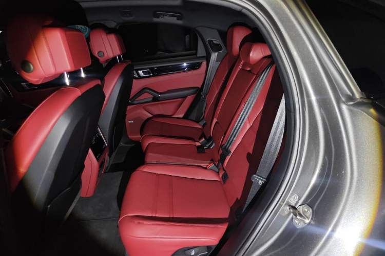 Used Porsche Cayenne 2019 Cayenne Coupé 3.0T Left Rear Seat