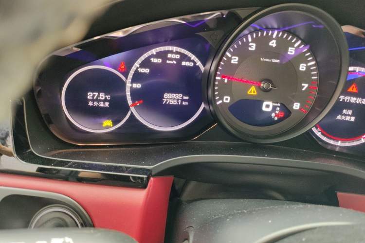 Used Porsche Cayenne 2019 Cayenne 3.0T Odometer Close Up