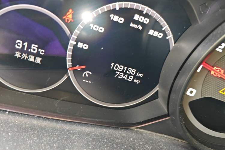 Used Porsche Cayenne 2019 Cayenne 3.0T Odometer Close Up
