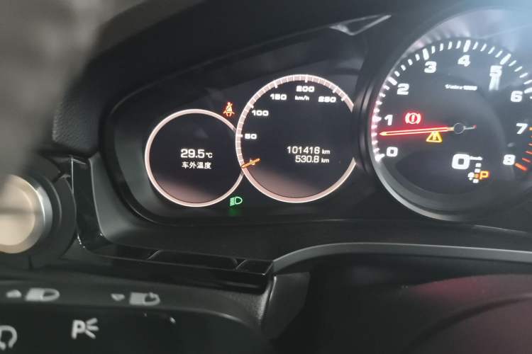 Used Porsche Cayenne 2019 Cayenne 3.0T Odometer Close Up