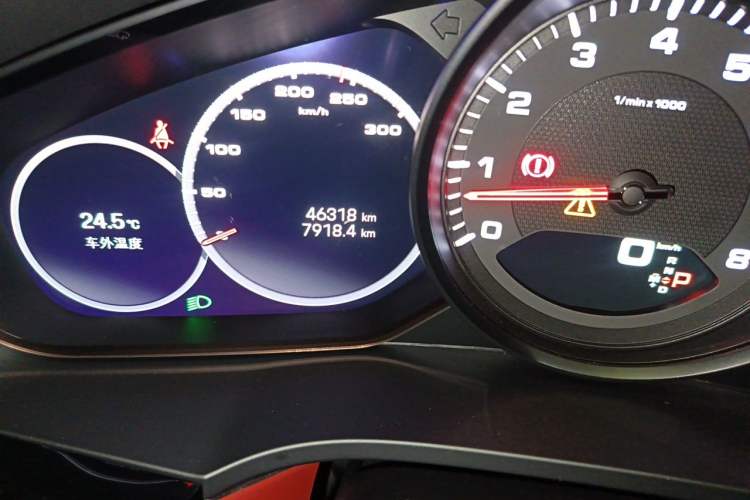 Used Porsche Cayenne 2019 Cayenne 3.0T Odometer Close Up