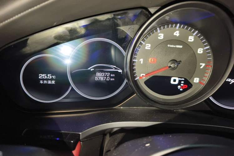 Used Porsche Cayenne 2019 Cayenne Coupé 3.0T Odometer Close Up