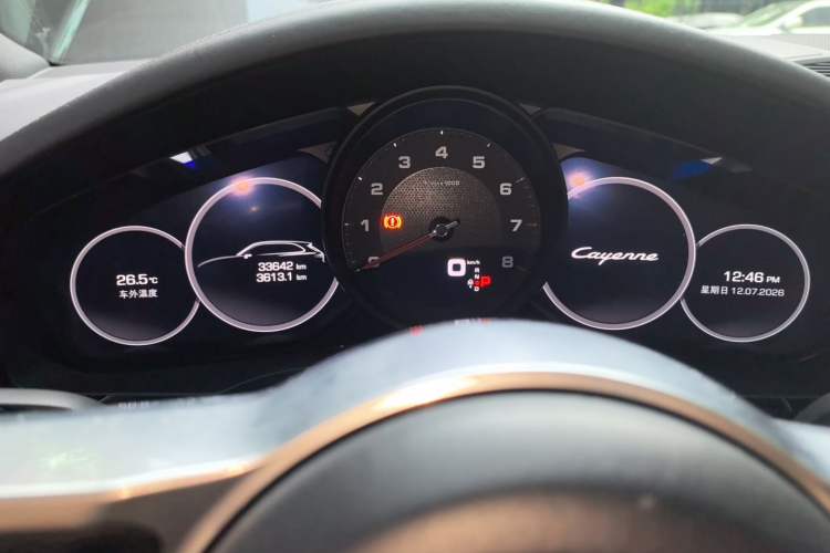 Used Porsche Cayenne 2019 Cayenne 3.0T Odometer Close Up