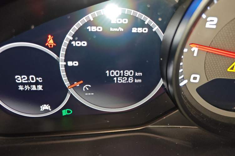 Used Porsche Cayenne 2019 Cayenne 3.0T Odometer Close Up