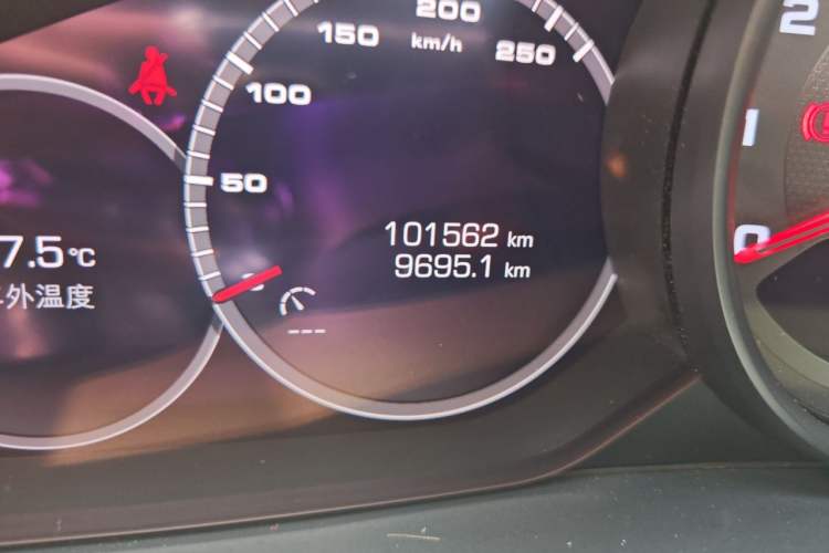 Used Porsche Cayenne 2019 Cayenne 3.0T Odometer Close Up