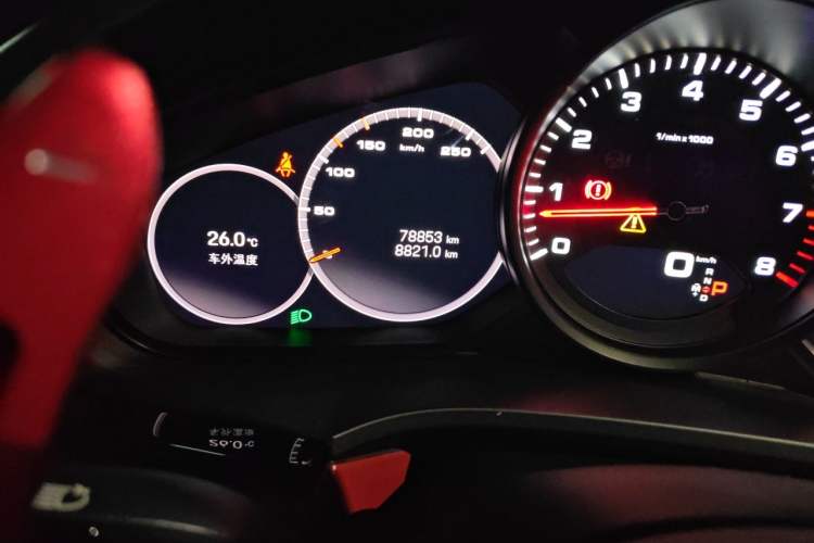Used Porsche Cayenne 2019 Cayenne 3.0T Odometer Close Up