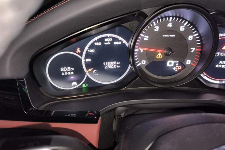 Used Porsche Cayenne 2019 Cayenne 3.0T Odometer Close Up