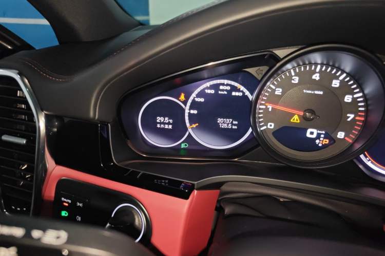 Used Porsche Cayenne 2019 Cayenne Coupé 3.0T Odometer Close Up