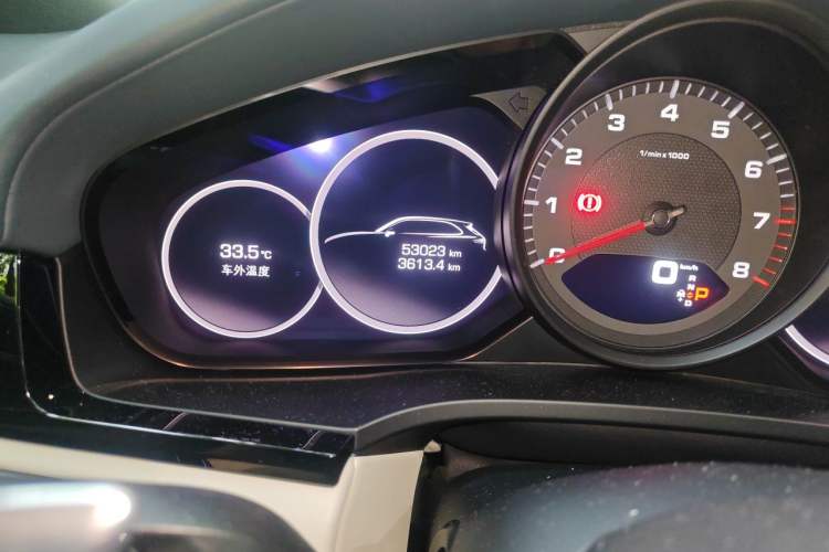 Used Porsche Cayenne 2019 Cayenne 3.0T Odometer Close Up