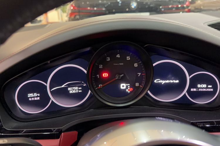 Used Porsche Cayenne 2019 Cayenne 3.0T Odometer Close Up