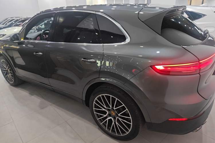 Used Porsche Cayenne 2019 Cayenne 3.0T Rear Left 45 Deg