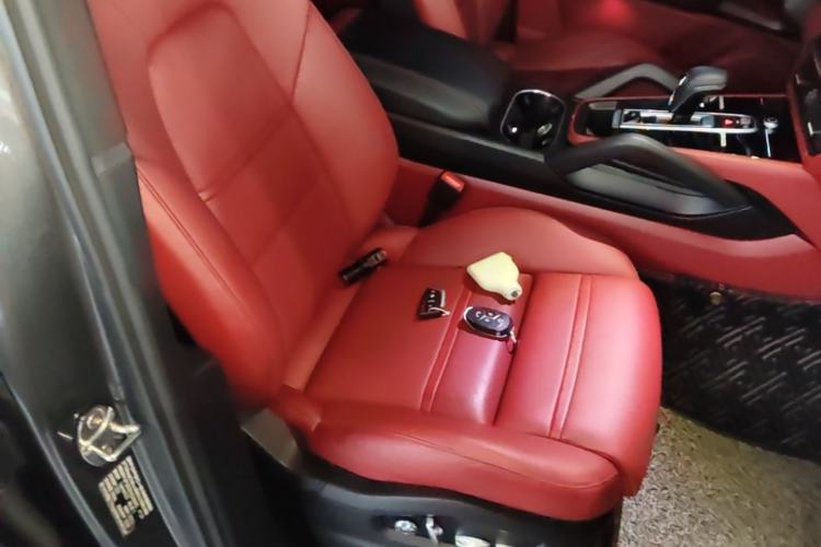 Used Porsche Cayenne 2019 Cayenne Coupé 3.0T Right Front Seat