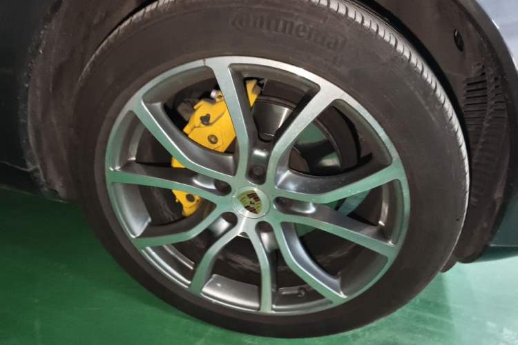 Used Porsche Cayenne 2019 Cayenne Coupé 3.0T Right Front Wheel Hub