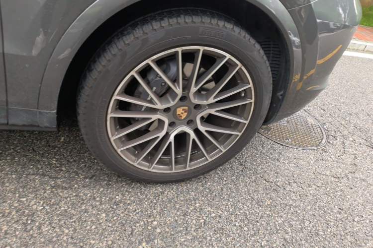 Used Porsche Cayenne 2019 Cayenne 3.0T Right Front Wheel Hub
