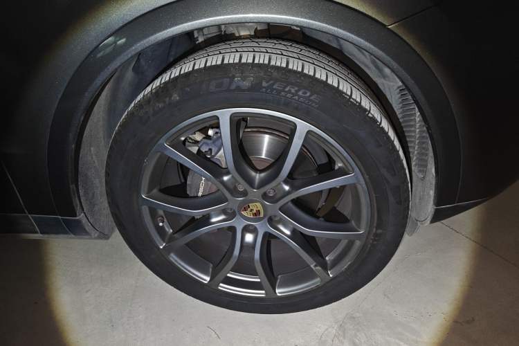 Used Porsche Cayenne 2019 Cayenne 3.0T Right Front Wheel Hub