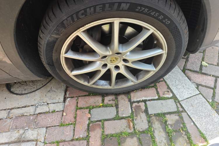 Used Porsche Cayenne 2019 Cayenne 3.0T Right Front Wheel Hub