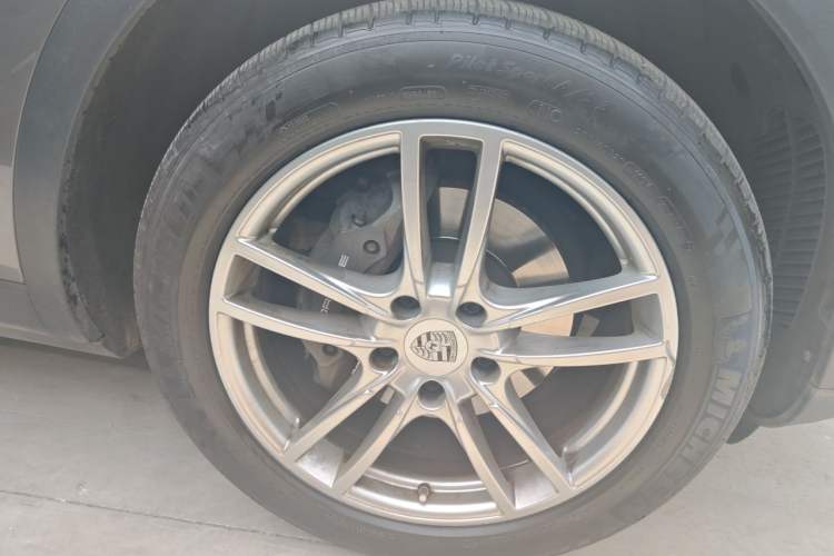 Used Porsche Cayenne 2019 Cayenne 3.0T Right Front Wheel Hub