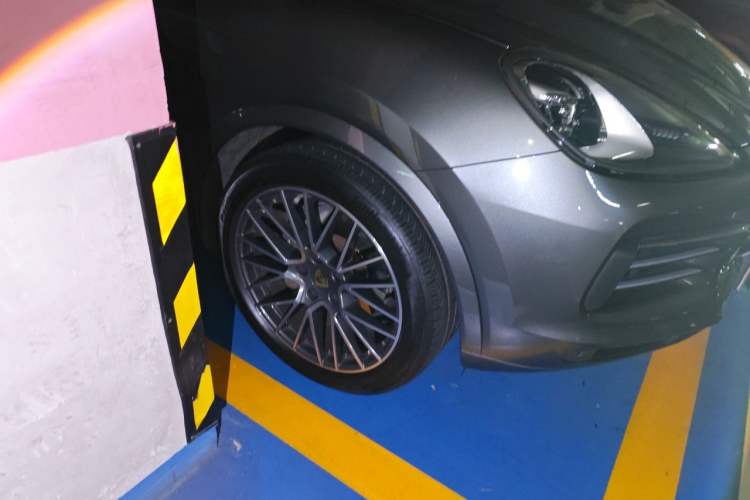 Used Porsche Cayenne 2019 Cayenne 3.0T Right Front Wheel Hub