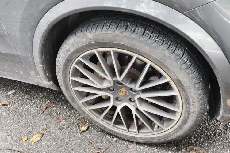 Used Porsche Cayenne 2019 Cayenne 3.0T Right Front Wheel Hub