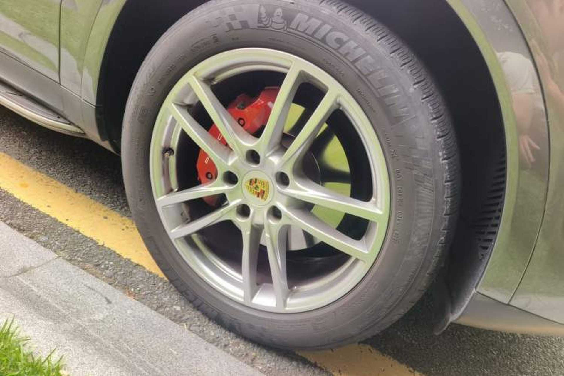 Used Porsche Cayenne 2019 Cayenne 3.0T Right Front Wheel Hub