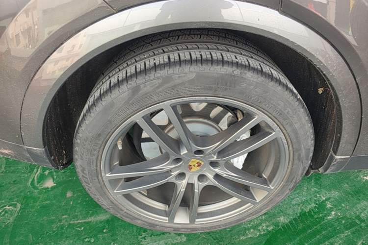 Used Porsche Cayenne 2019 Cayenne 3.0T Right Front Wheel Hub