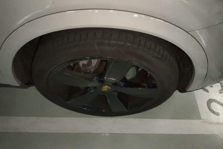Used Porsche Cayenne 2019 Cayenne 3.0T Right Front Wheel Hub