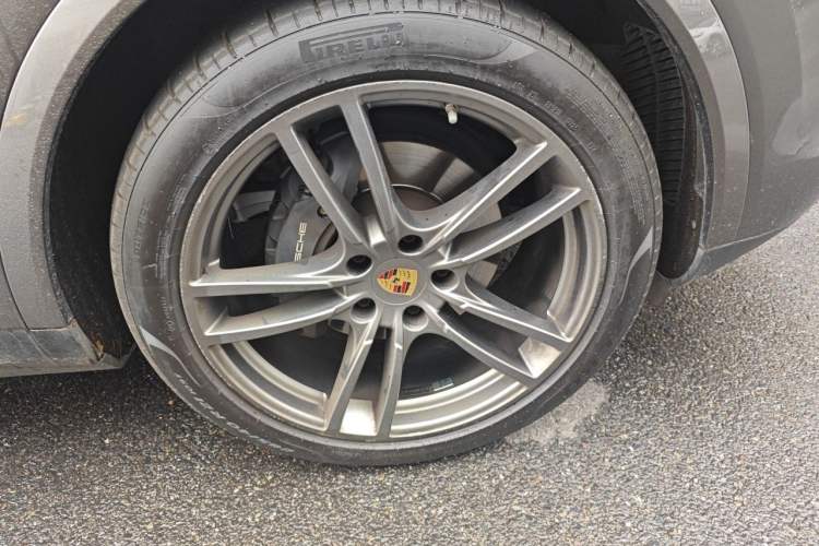 Used Porsche Cayenne 2019 Cayenne 3.0T Right Front Wheel Hub