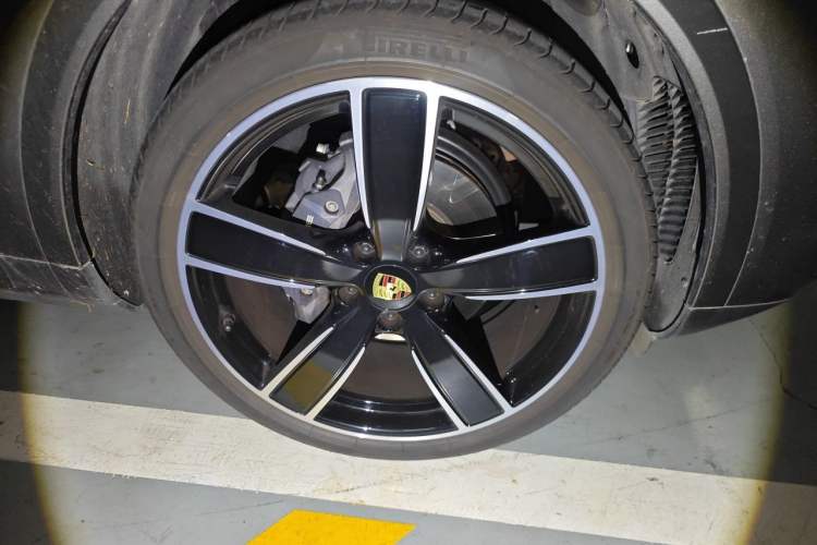 Used Porsche Cayenne 2019 Cayenne Coupé 3.0T Right Front Wheel Hub