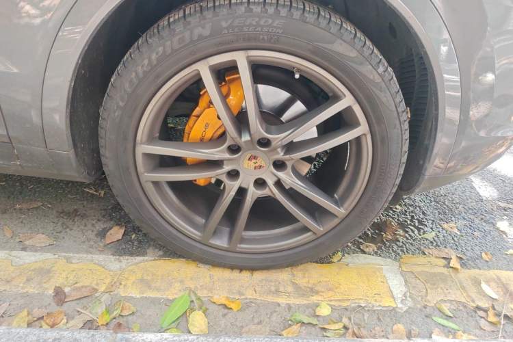 Used Porsche Cayenne 2019 Cayenne 3.0T Right Front Wheel Hub