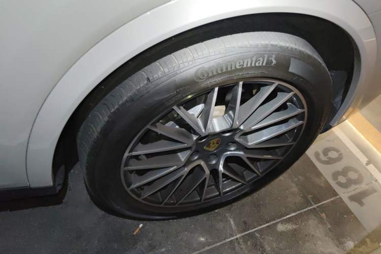Used Porsche Cayenne 2019 Cayenne Coupé 3.0T Right Front Wheel Hub