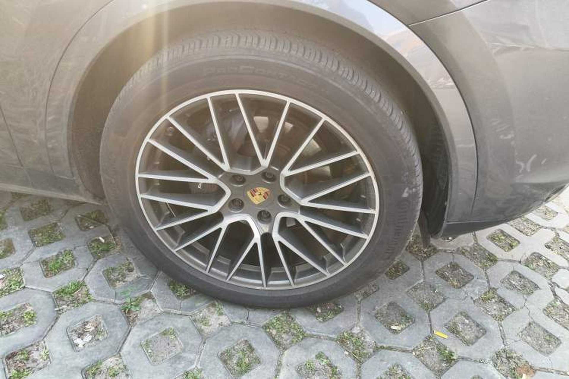 Used Porsche Cayenne 2019 Cayenne 3.0T Right Front Wheel Hub