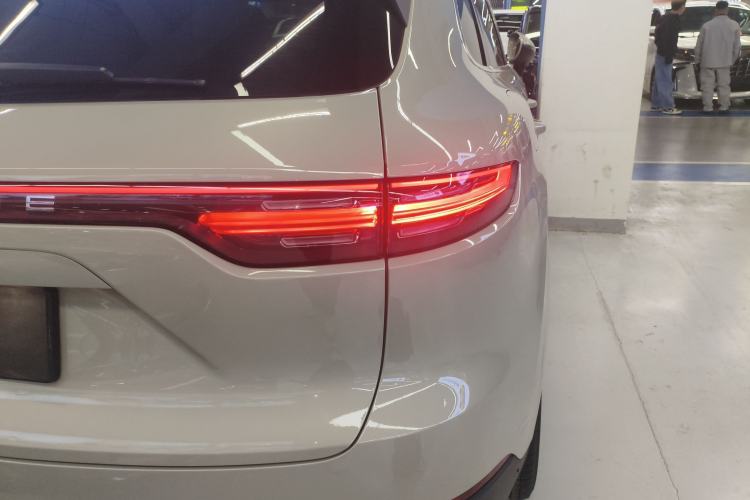 Used Porsche Cayenne 2019 Cayenne 3.0T Right Rear Taillight