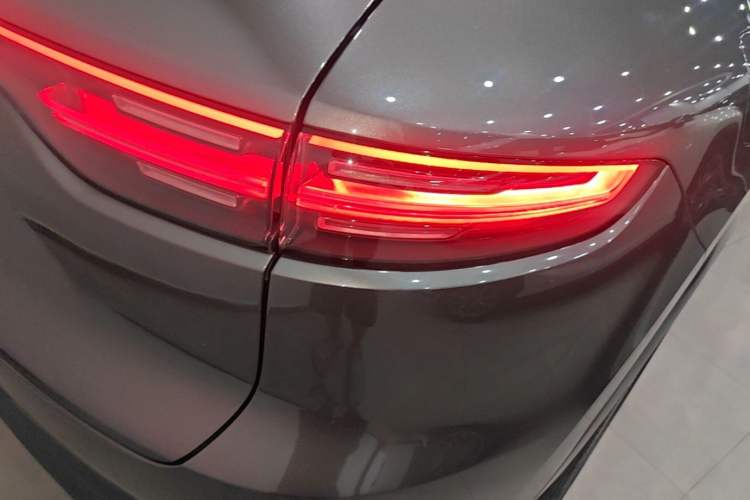Used Porsche Cayenne 2019 Cayenne 3.0T Right Rear Taillight