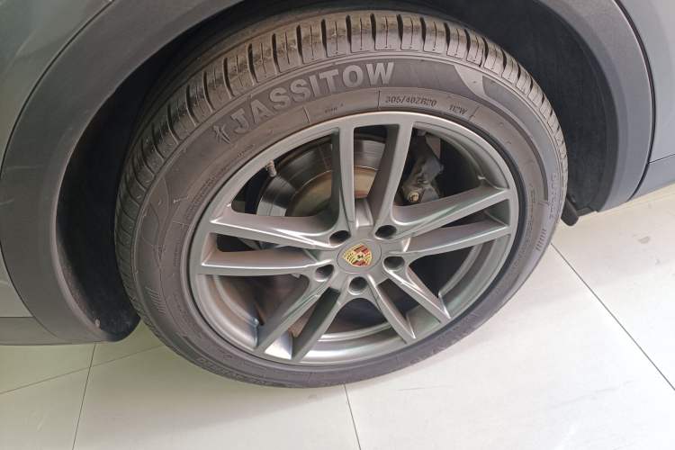 Used Porsche Cayenne 2019 Cayenne 3.0T Right Rear Wheel Hub
