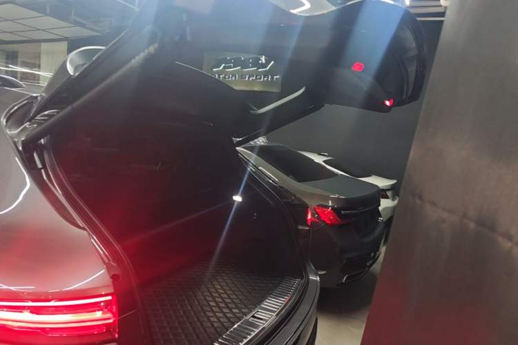 Used Porsche Cayenne 2019 Cayenne 3.0T Trunk