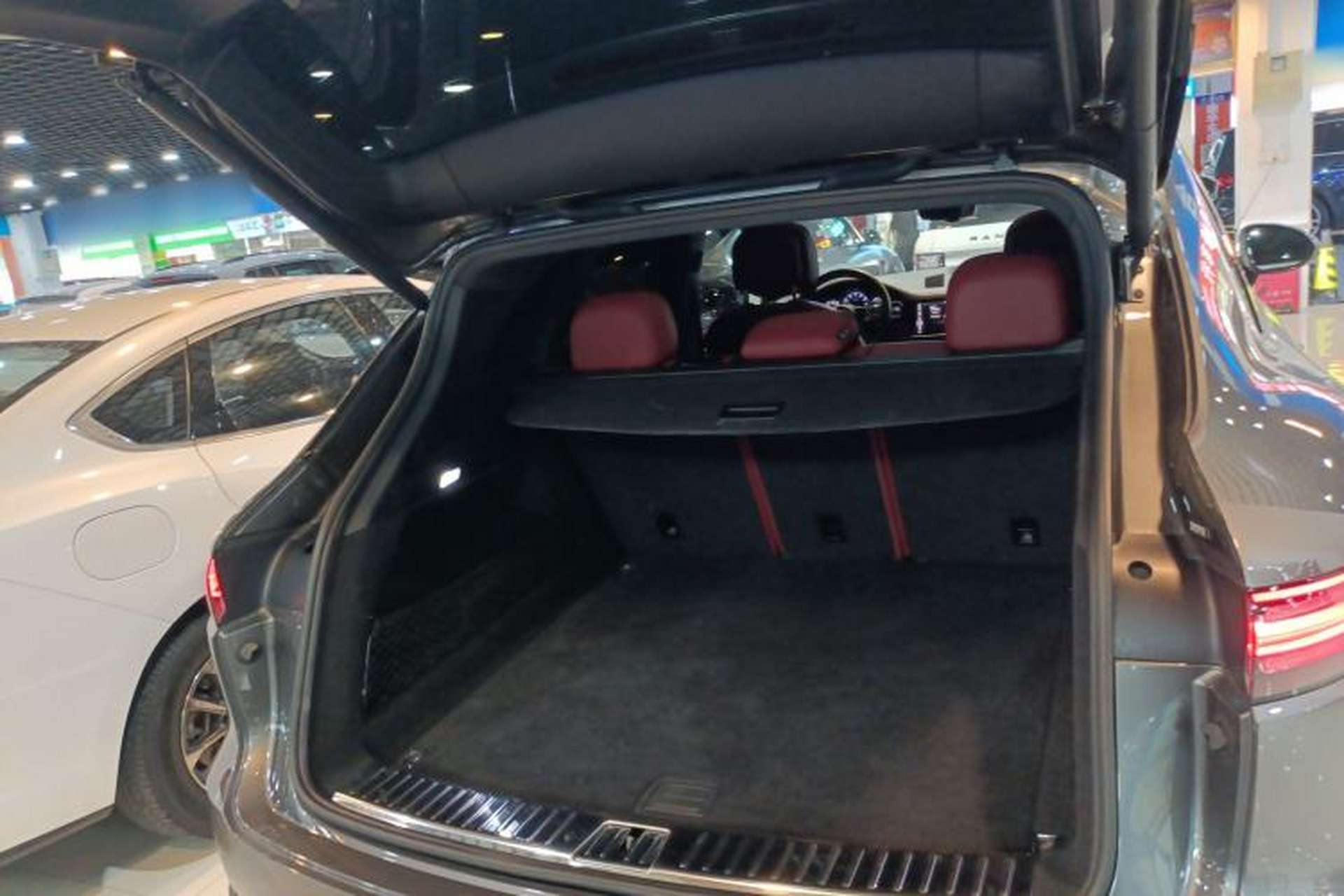 Used Porsche Cayenne 2019 Cayenne 3.0T Trunk