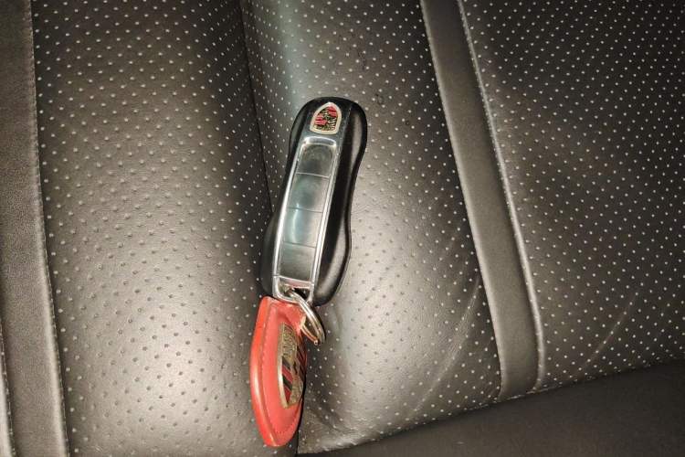 Used Porsche Cayenne  Vehicle Key