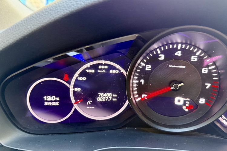 Used Porsche Cayenne 2019 Cayenne 3.0T Odometer Close Up