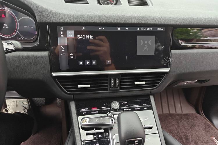 Used Porsche Cayenne 2019 Cayenne Coupé 3.0T Audio And AC Panel