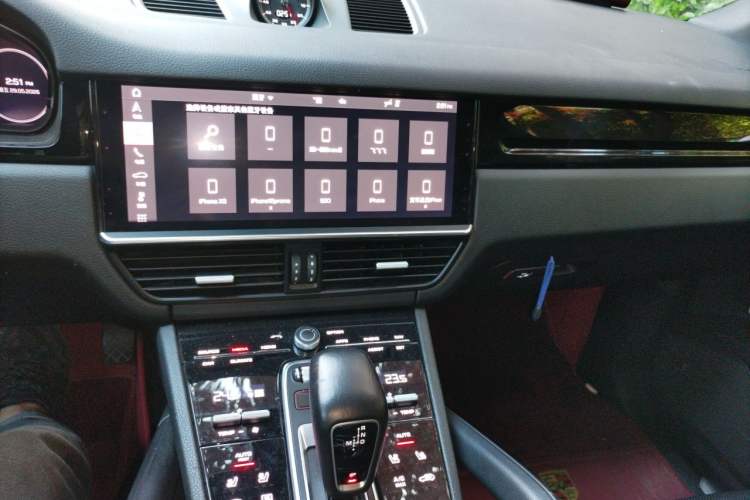 Used Porsche Cayenne 2019 Cayenne Coupé 3.0T Audio And AC Panel