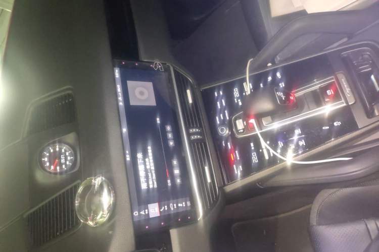 Used Porsche Cayenne 2019 Cayenne Coupé 3.0T Audio And AC Panel