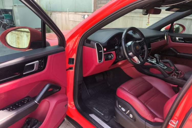 Used Porsche Cayenne 2019 Cayenne Coupé 3.0T Driver Seat