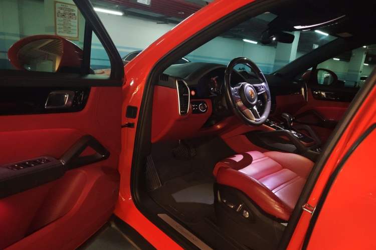 Used Porsche Cayenne 2019 Cayenne Coupé 3.0T Driver Seat