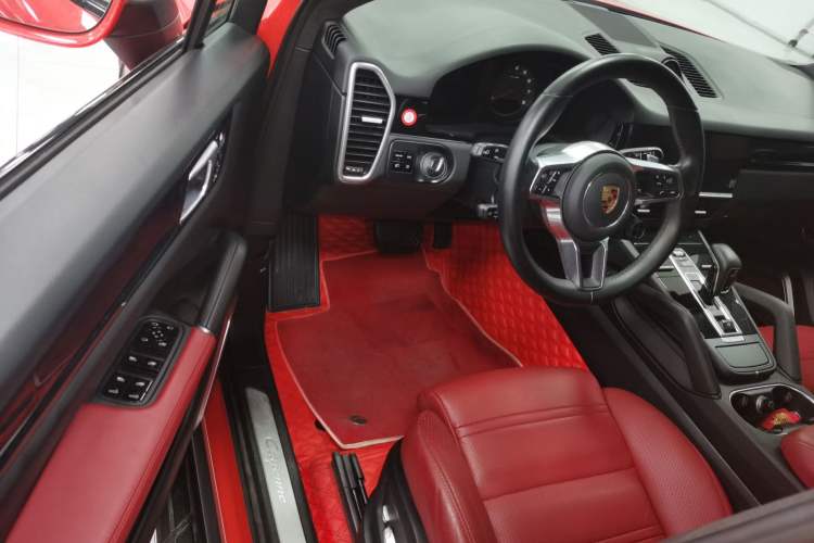 Used Porsche Cayenne 2019 Cayenne Coupé 3.0T Driver Seat