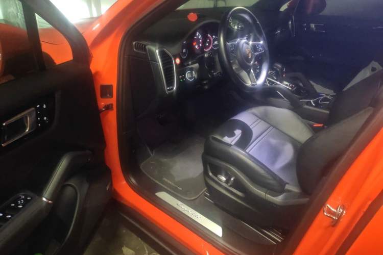 Used Porsche Cayenne 2019 Cayenne Coupé 3.0T Driver Seat