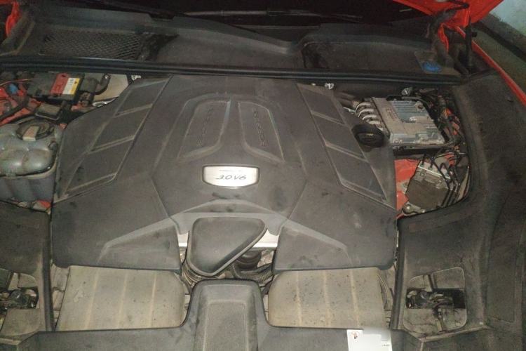 Used Porsche Cayenne 2019 Cayenne Coupé 3.0T Engine Bay