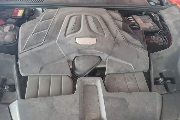 Used Porsche Cayenne 2019 Cayenne Coupé 3.0T Engine Bay