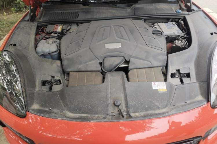 Used Porsche Cayenne 2019 Cayenne Coupé 3.0T Engine Bay