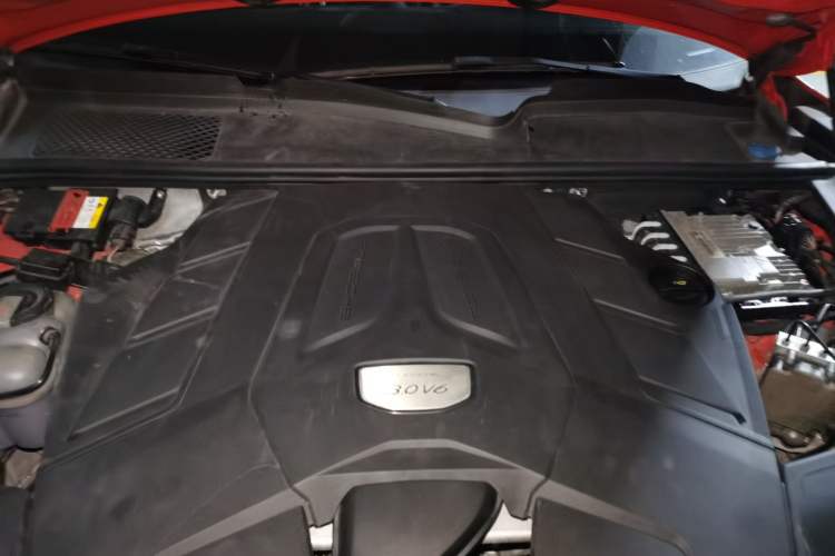 Used Porsche Cayenne 2019 Cayenne Coupé 3.0T Engine Bay