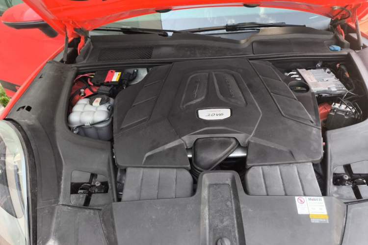 Used Porsche Cayenne 2019 Cayenne Coupé 3.0T Engine Bay